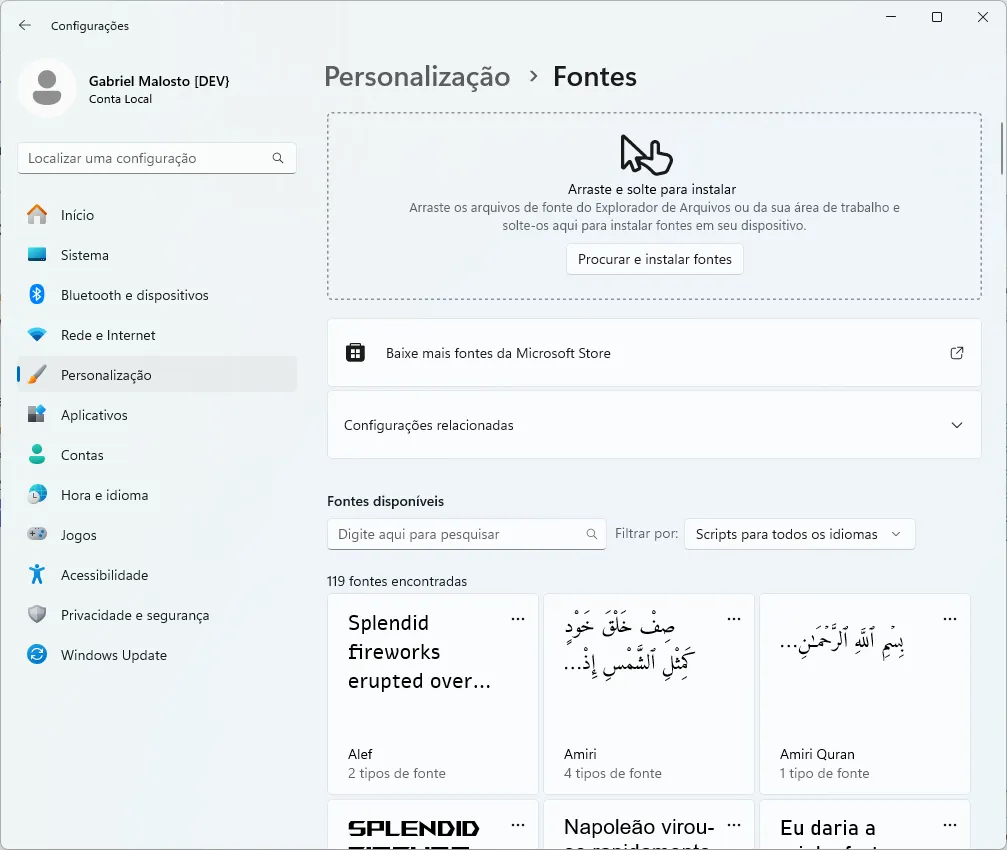 Janela do aplicativo de configurações do Windows na seção de Fontes, em que se vê um retângulo tracejado com um botão centralizado em que se lê "Procurar e instalar fontes".