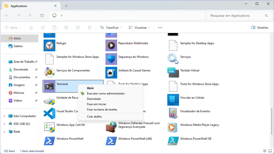 Janela do Explorador de Arquivos aberto da pasta de aplicações do sistema. A entrada do Windows Terminal foi selecionada, e clicada com o botão direito do mouse. Aparece ao seu lado um menu de opções.