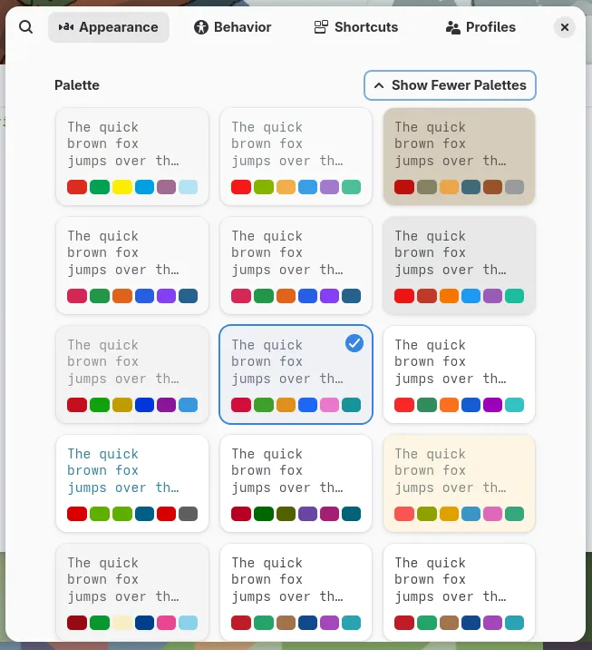 Configurações do terminal Ptyxis, na aba "Appearance", em que se seleciona o tema "Catppuccin Latte".