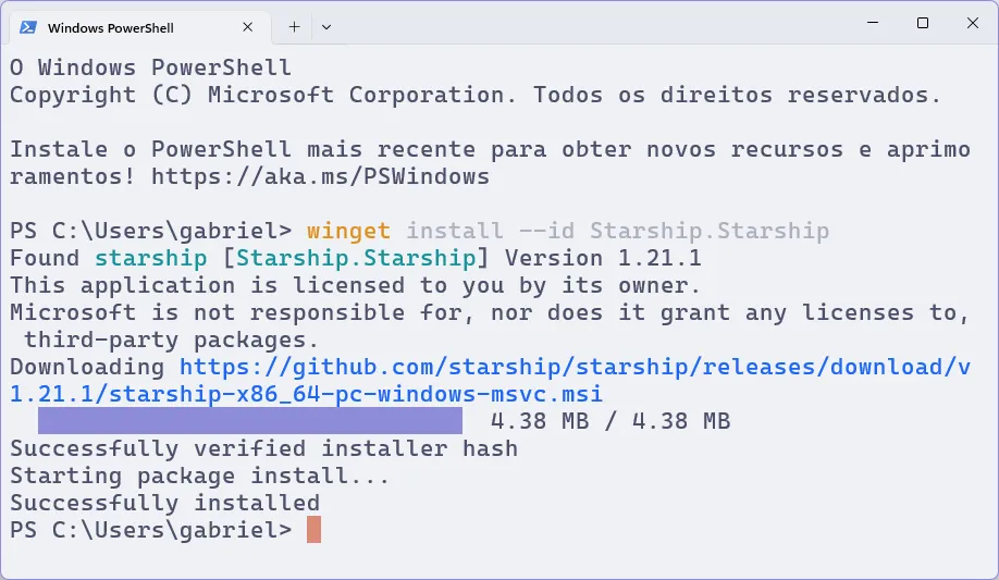 Terminal com o PowerShell, em que se executa o comando de instalação do Starship.