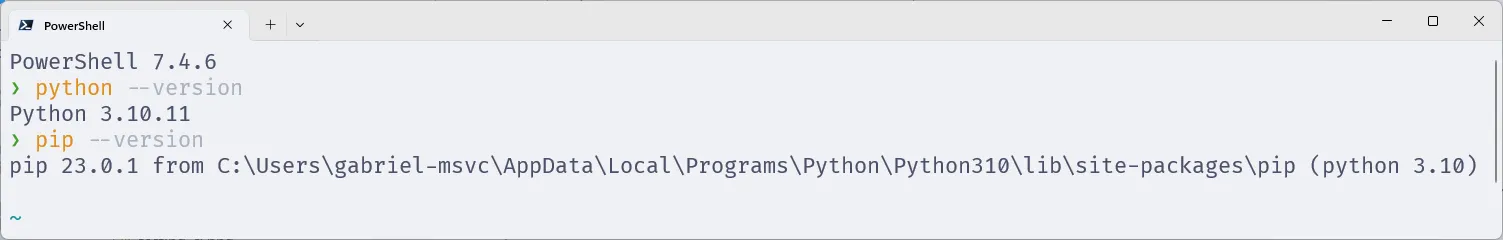 Terminal com o PowerShell, em que se verifica a versão do Python e do pip.